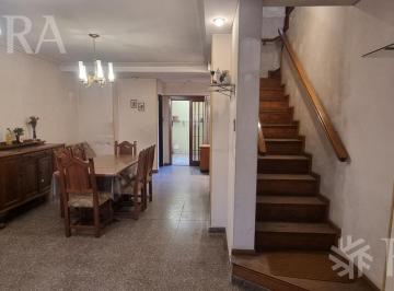 Casa · 136m² · 4 Ambientes · 1 Cochera · Venta de Casa 4 Ambientes con Cochera en Villa Dominico