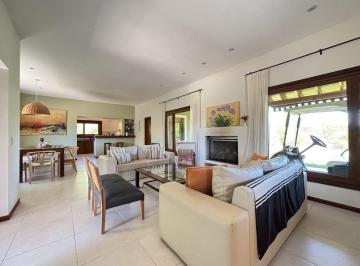 Casa · 2173m² · 4 Ambientes · Casa en Alquiler - Golf 1 Lote 124 de Costa Esmeralda - Super Oportunidad de Alquiler