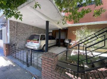 Casa · 310m² · 4 Ambientes · 1 Cochera · Casa Más Departamento en Ciudadela Norte