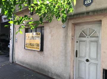 PH de 3 ambientes, Vicente López · Moderna Casa de 3 Ambientes con Una Amplia Terraza en 1º Piso y 2 Baños.