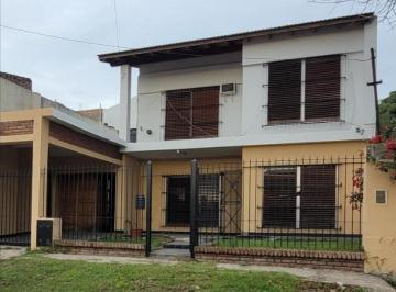 Casa · 141m² · 4 Ambientes · 2 Cocheras · Venta - Casa de 4 Ambientes - Jose Leon Suarez