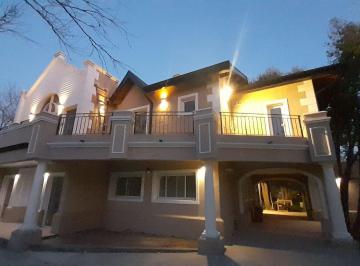 Casa · 600m² · 9 Ambientes · 3 Cocheras · Imponente Chalet de 9 Amb Sobre Lote de 2.000 M&sup2;!