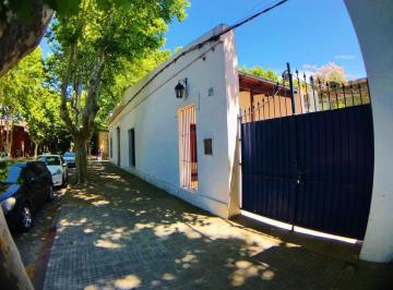 Casa · 330m² · 4 Ambientes · Colonia - Venta Casa de 3 Dorm. y Patio, Céntrica
