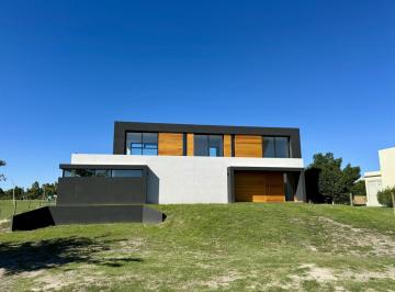 Casa · 201m² · 4 Ambientes · Colonia - Venta Casa de 3 Dorm. con Excelente Vista