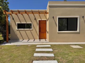 Casa · 57m² · 3 Ambientes · Colonia - Venta de Casa de 2 Dorm. con Jardin en Excelente Zona