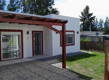 Casa · 57m² · 3 Ambientes · 1 Cochera · Colonia - Venta de Casa de 2 Dorm. con Piscina y Cochera