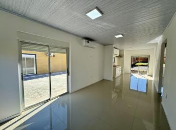 Casa · 54m² · 3 Ambientes · Colonia - Venta de Casa de 2 Dorm. con Piscina Al Frente