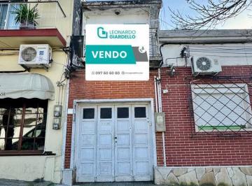 Casa · 4 Ambientes · 1 Cochera · Colonia - Venta Casa de 3 Dorm. con Garage Céntrica