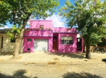 Casa · 150m² · 4 Ambientes · Colonia - Venta Casa Céntrica de 3 Dorm. con Patio