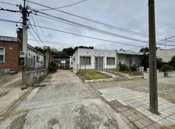 Casa · 3200000m² · 4 Ambientes · Colonia - Vendemos Conjunto de 3 Casas Ideal Para Renta!