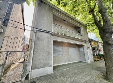Casa · 88m² · 4 Ambientes · Casa en Venta de 2 Dorm. con Patio Céntrica