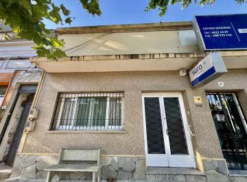 Casa · 221m² · 3 Ambientes · Casa en Venta de 2 Dorm. Céntrica en Colonia