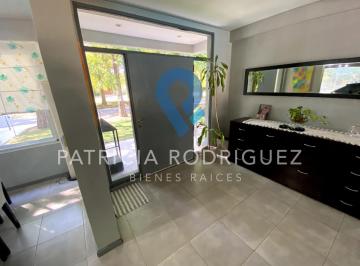 Casa · 200m² · 5 Ambientes · 4 Cocheras · Casa en Alquiler en El Lauquen Barrio Privado