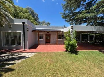 Quinta vacacional · 220m² · 4 Ambientes · 6 Cocheras · Quinta en Barrio El Trebol