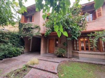 Casa · 280m² · 7 Ambientes · 3 Cocheras · Venta de Casa 5 Dorm. Godoy Cruz Mendoza