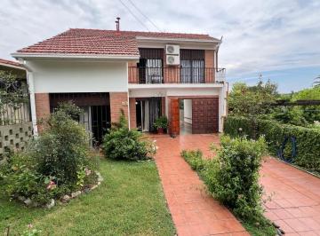 Casa · 185m² · 6 Ambientes · 2 Cocheras · Casa en Venta 4 Dorm. Departamento a 5 Cuadras del Centro, Apta Crédito, Villa Carlos Paz