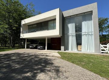 Casa · 350m² · 5 Ambientes · 2 Cocheras · Casa en Fincas de Hudson