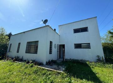 Quinta vacacional · 107m² · 4 Ambientes · 1 Cochera · Casa Quinta en Venta en La Plata, G. B. a. Zona Sur, Argentina
