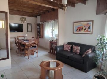 Casa · 136m² · 4 Ambientes · 2 Cocheras · Casa 4 Ambientes con Patio - Parque Luro - Apta Credito