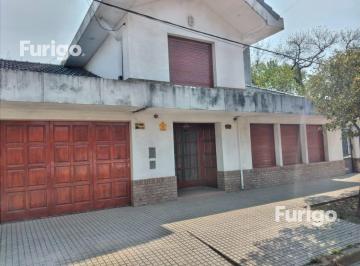 Casa · 305m² · 10 Ambientes · 2 Cocheras · Casa - Villa Amelia
