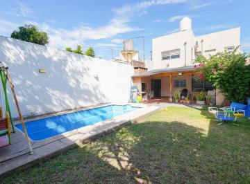 Casa · 110m² · 4 Ambientes · 1 Cochera · Venta - Casa - 4 Ambientes - Ramos Mejia - Pileta - Cochera