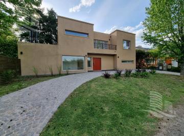 Casa · 213m² · 4 Ambientes · 1 Cochera · Venta - Casa 4 Ambientes, Balcón, Jardín, Pileta - Boat Center, Tigre