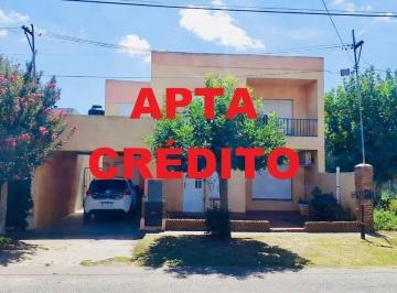 Casa · 400m² · 5 Ambientes · 2 Cocheras · 3 Casas en Jáuregui Apta Crédito Cerca de Ruta N5