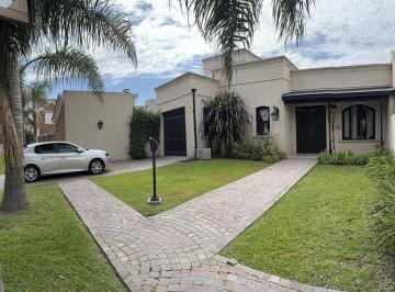 Casa · 300m² · 6 Ambientes · 1 Cochera · Casa en Raggio Al 69, Continuación de Calle Belgrano.