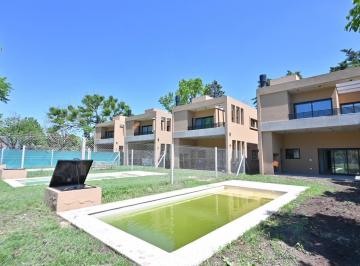 Casa · 160m² · 5 Ambientes · 1 Cochera · Venta - Casa 3 Dorm. Escritorio, Piscina y Galería con Parrillero - Roldán