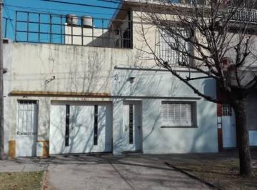 Casa · 145m² · 4 Ambientes · 1 Cochera · Venta Casa Dos Dorm. con Cochera