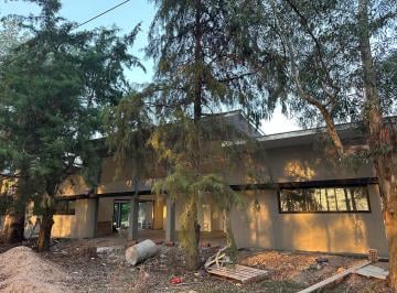 Casa de 5 ambientes, Presidente Perón · Espectacular y Moderna Casa a Estrenar Acepta Vehiculos Financia