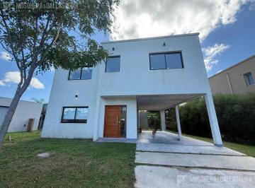 Casa · 172m² · 5 Ambientes · Casa en Venta en Santa Elena
