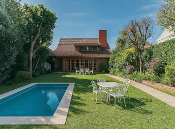 Casa · 309m² · 4 Ambientes · 1 Cochera · Chalet.4 Amb. Barrio Los Cedros. Parque. Terraza