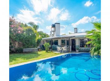 Casa · 380m² · 4 Ambientes · 1 Cochera · Hermosa Casa en Venta, Alberdi, Sorrento 300