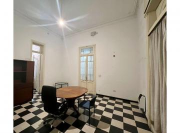 Casa · 118m² · 4 Ambientes · Casa Centrica con Frente Historico Apta Para Local, Oficinas, Comercio.