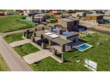 Casa · 115m² · 5 Ambientes · 2 Cocheras · Casa a Estrenar 2 Dorm. Funes Norte