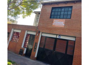 Casa · 195m² · 4 Ambientes · 1 Cochera · Darragueira 3400