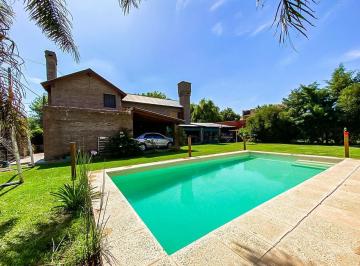 Casa · 166m² · 7 Ambientes · 4 Cocheras · Casa Funes 3 Dorm.. Urquiza 600