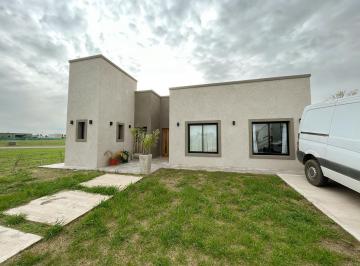 Casa · 120m² · 4 Ambientes · 2 Cocheras · Casa 4 Amb. en Barrio San Pablo - Pilar