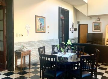 PH de 4 ambientes, Parque Chas · Venta Excelente PH de 5 1/2 Ambientes en Parque Cha Villa Urquiza. S/ Expensas.