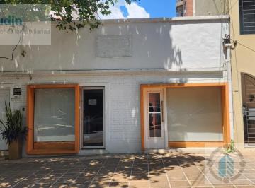 Local comercial · 206m² · 3 Ambientes · Se Vende Local Centrico Calle 3 de Febrero Casi Bolivar
