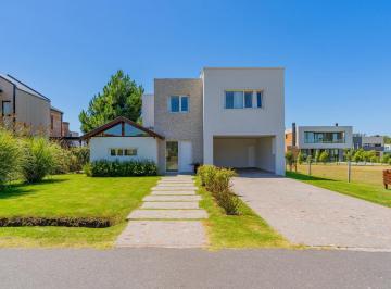 Casa · 190m² · 4 Ambientes · Casa en Venta Rumencó Joven