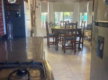 Casa de 5 ambientes, Funes · Casa en Funes Sobre Bv Mitre con Pileta y Quincho