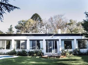 Casa · 250m² · 4 Ambientes · 1 Cochera · Casa en Alquiler en Santa Rita - Boulogne!