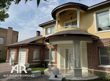 Casa · 326m² · 3 Dormitorios · 2 Cocheras · Hermosa Casa en Venta Apta Crédito! Barrio Cerrado La Concepción Lujan