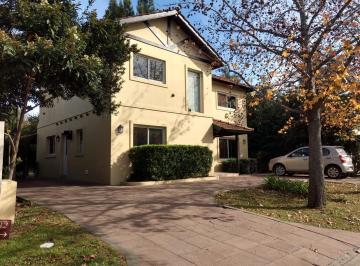 Casa · 200m² · 4 Ambientes · 2 Cocheras · Casa en Venta en Barrio Cerrado Maschwitz Privado