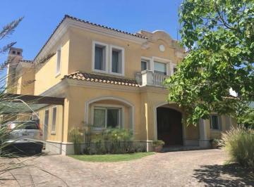 Casa · 375m² · 5 Ambientes · 2 Cocheras · Casa Al Lago en Venta en Castores.