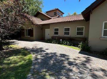 Casa · 320m² · 6 Ambientes · Casa en Venta en La Candelaria Pilar
