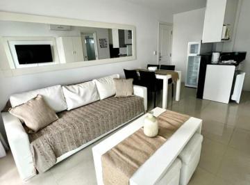 Foto1 · Apartamento de 1 Dormitorio en Torre con Servicios, Cerca del Mar - Alquiler Anual, Punta del Este