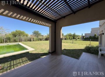Casa · 159m² · 5 Ambientes · Casa en El Barrio Araucarias, Puertos